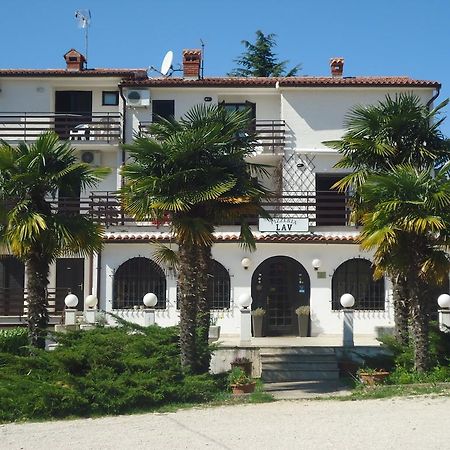 Apartments Lav Умаг Экстерьер фото